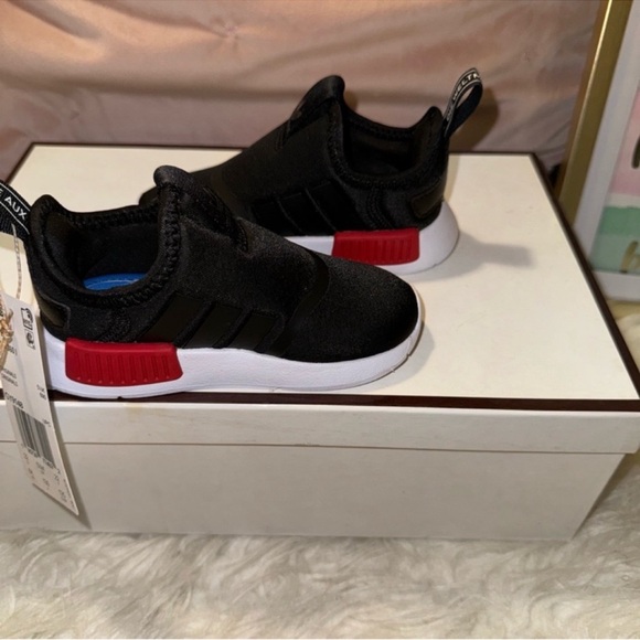 ADIDAS BLACK NMD 360 SLIP ON SNEAKERS. Kids size 6 - Picture 8 of 10